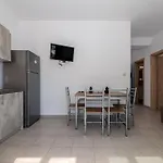 Mikro Nisi & *
