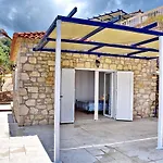 Mikro Nisi & Apartment *