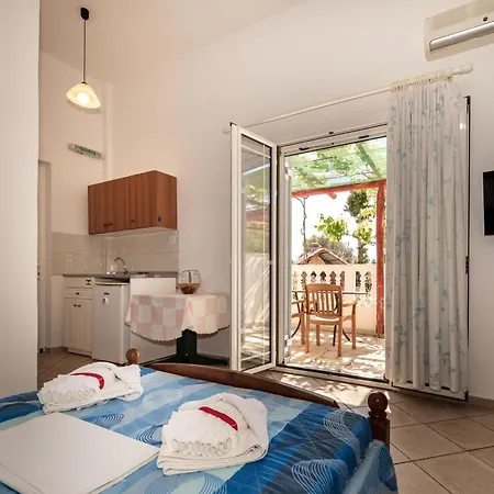Mikro Nisi & Apartmán Agios Nikolaos (Zakynthos)