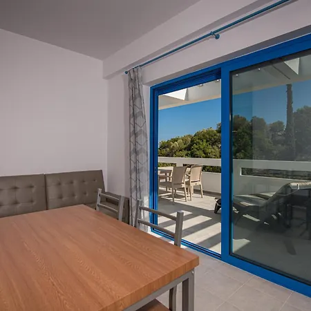 Mikro Nisi & Apartment