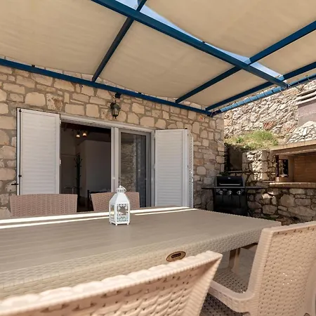 Mikro Nisi & Appartement