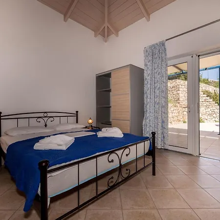 Mikro Nisi & Appartement