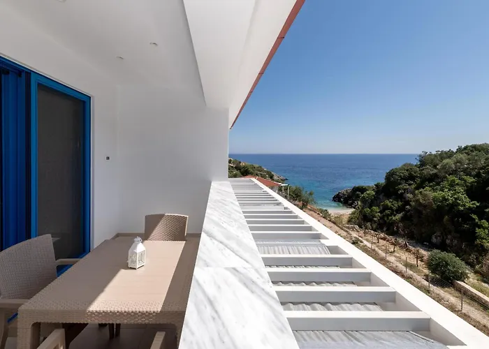 Mikro Nisi & Apartamento *