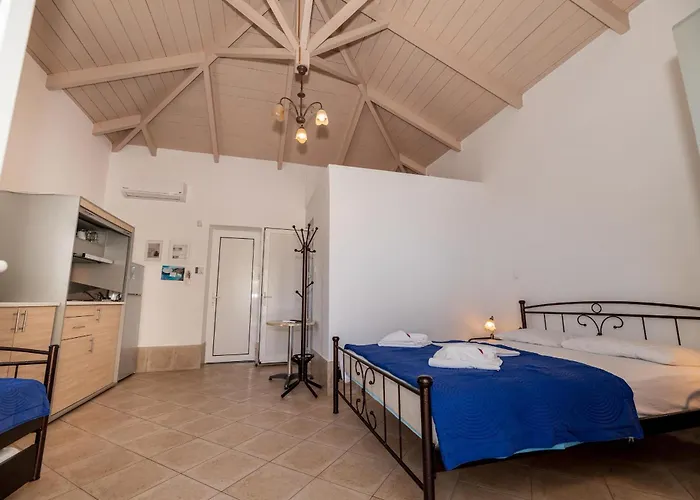 Mikro Nisi & Apartamento