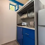 Mikro Nisi & * 圣尼古拉奥斯
