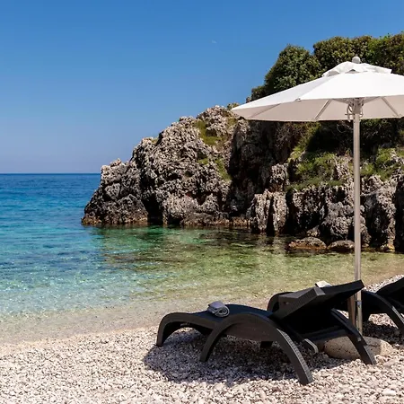 Mikro Nisi & Apartment