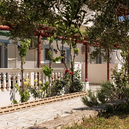 Mikro Nisi & Apartment *