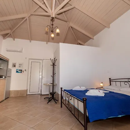 Mikro Nisi & Apartamento