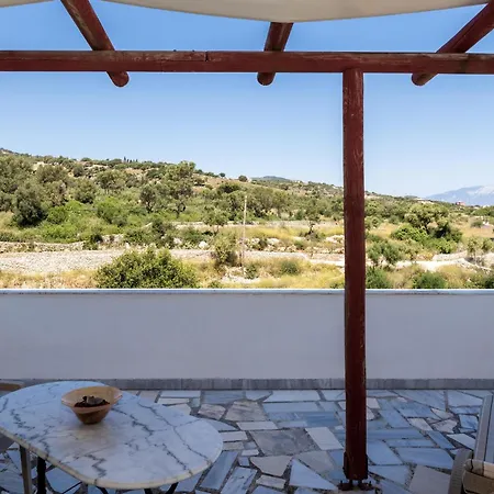 Mikro Nisi & Apartment *