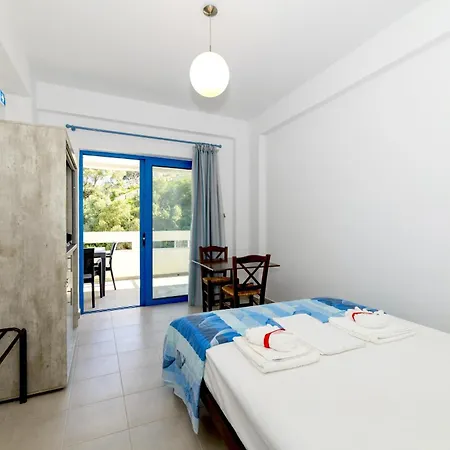 Mikro Nisi & Apartamento